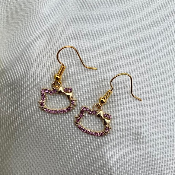 Hello Kitty Earrings - Picture 1 of 1